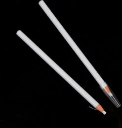 2 Stuks - Voortekenpotlood WIT – PMU – Watervast Wenkbrauw Potlood – Permanente Make-up – PMU Potlood Wit – Stripbaar Wit Voortekenpotlood 8 2 Stuks - Voortekenpotlood WIT – PMU – Watervast Wenkbrauw Potlood – Permanente Make-up – PMU Potlood Wit – Stripbaar Wit Voortekenpotlood -Mode-Cosmetica Winkel 1142x1200 5