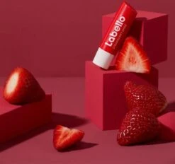 Labello Lippenbalsem Fruity Shine Strawberry Blister (5.5ml) 9 Labello Lippenbalsem Fruity Shine Strawberry Blister (5.5ml) -Mode-Cosmetica Winkel 1200x1128