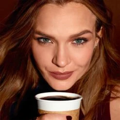 Maybelline SuperStay Matte Ink Lipstick - 260 Hazelnut Hypnotizer - Nude Lippenstift - 5 Ml -Mode-Cosmetica Winkel 1200x1200 439