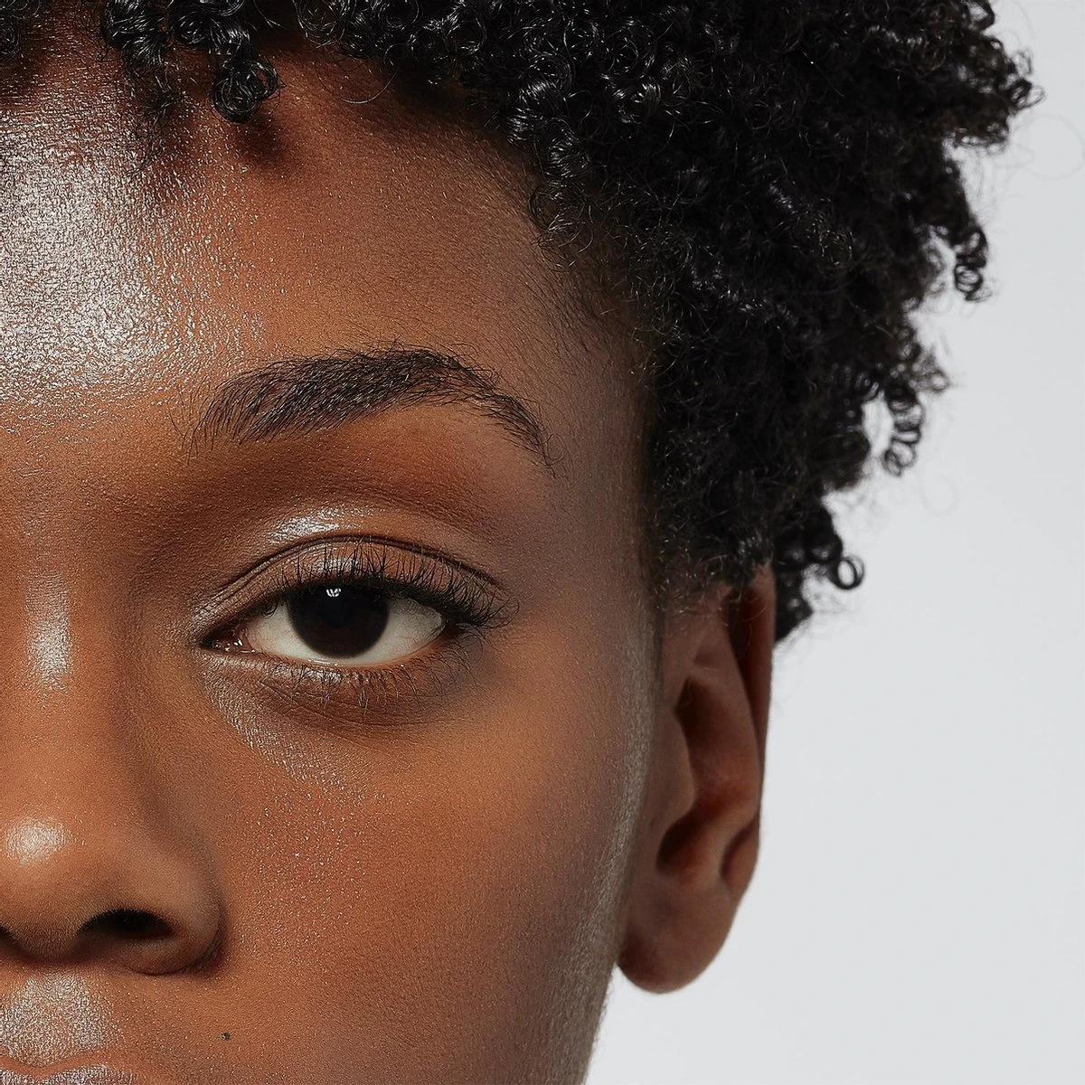 L’Oréal Paris Infaillible Magic Loose Powder - Transparant 4 L’Oréal Paris Infaillible Magic Loose Powder - Transparant - Afbeelding 2