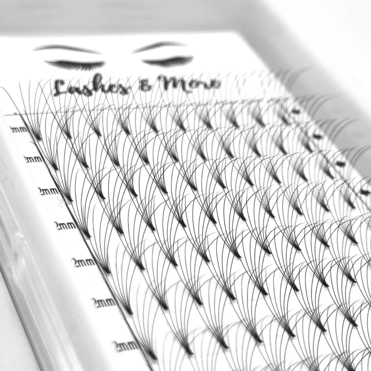 Lashes & More - Nepwimpers - 6D 14mm 0.07 D Krul - Pre-Made Volume Fans – Russian Volume – Pre-Made Fans- Wimperextensions – Wimper Extensions - Verkrijgbaar In Lengte 8mm Tot 15mm 4 Lashes & More - Nepwimpers - 6D 14mm 0.07 D Krul - Pre-Made Volume Fans – Russian Volume – Pre-Made Fans- Wimperextensions – Wimper Extensions - Verkrijgbaar In Lengte 8mm Tot 15mm - Afbeelding 2