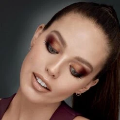 Maybelline The Burgundy Bar Oogschaduw En Highlighter Palette – Limited Edition -Mode-Cosmetica Winkel 1200x1200 779