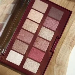 Maybelline The Burgundy Bar Oogschaduw En Highlighter Palette – Limited Edition -Mode-Cosmetica Winkel 1200x1200 781