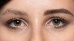 Eyebrow Magic Wenkbrauwpen - Donker Bruin -Mode-Cosmetica Winkel 1200x666 1