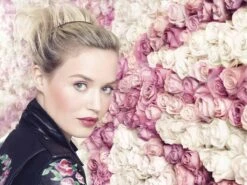 Rimmel London Moisture Renew Lipstick - Pink Fame - Lilac-Violet -Mode-Cosmetica Winkel 1200x898