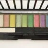 Wynie - Oogschaduw Palette - 12 Vrolijke Matte En Shimmer Tinten Blauw, Groen, Roze, Paars, Geel, Wit En Zwart - 1 Doos Met 2 Applicatoren - Nummer 060831 -Mode-Cosmetica Winkel 1200x899 5