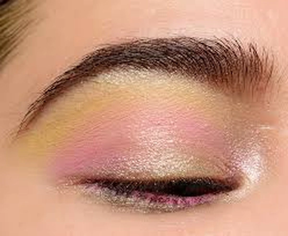 Huda Beauty Pastel Obsession Eyeshadow Palette Oogschaduw - Rose 4 Huda Beauty Pastel Obsession Eyeshadow Palette Oogschaduw - Rose - Afbeelding 2