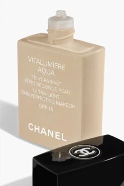 Chanel Vitalumiere Aqua Foundation - 30 Beige - SPF15 - 30 Ml 20 Chanel Vitalumiere Aqua Foundation - 30 Beige - SPF15 - 30 Ml -Mode-Cosmetica Winkel 800x1200 1