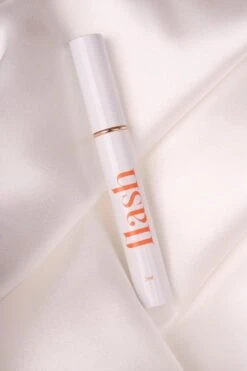 Célie Beauty FLASH - Wimperserum - Binnen 1 Week Zichtbaar Resultaat - 100% Vegan - Wimpergroei - Wimperverzorging - Volle Wimpers - Dikke Wimpers - 3ml - Hydraterend 15 Célie Beauty FLASH - Wimperserum - Binnen 1 Week Zichtbaar Resultaat - 100% Vegan - Wimpergroei - Wimperverzorging - Volle Wimpers - Dikke Wimpers - 3ml - Hydraterend -Mode-Cosmetica Winkel 800x1200 19