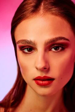 L’Oréal Paris Paris Electric Nights Superliner Matte Signature Eyeliner - Limited Edition – 11 Red Signature – Rood 11 L’Oréal Paris Paris Electric Nights Superliner Matte Signature Eyeliner - Limited Edition – 11 Red Signature – Rood -Mode-Cosmetica Winkel 800x1200 20