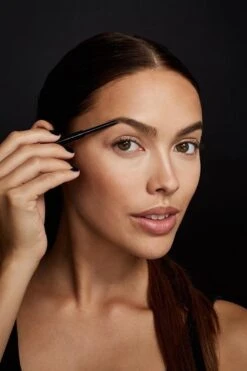 Maybelline Brow Satin Duo - 02 Medium Brown - Bruin - Wenkbrauwpotlood En Poeder 21 Maybelline Brow Satin Duo - 02 Medium Brown - Bruin - Wenkbrauwpotlood En Poeder -Mode-Cosmetica Winkel 800x1200 24