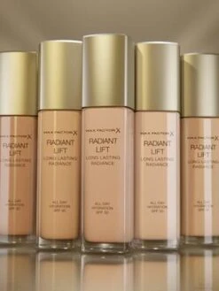 Max Factor - Radiant Lift Foundation - 050 Natural -Mode-Cosmetica Winkel 900x1200