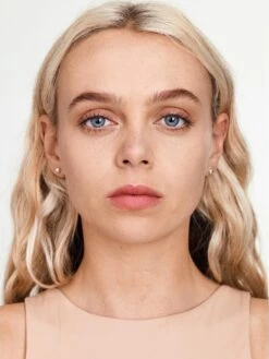 Rimmel London Hide The Blemish Concealer - 001 Ivory 18 Rimmel London Hide The Blemish Concealer - 001 Ivory -Mode-Cosmetica Winkel 901x1200 1