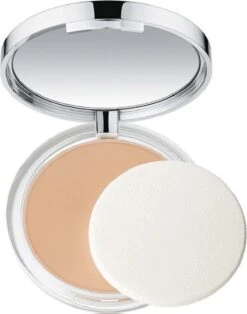 Clinique Almost Powder SPF 15 - Light - Make-uppoeder 27 Clinique Almost Powder SPF 15 - Light - Make-uppoeder -Mode-Cosmetica Winkel 944x1200