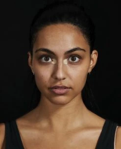 Maybelline Master Camo Correcting Pen Concealer - 40 Yellow -Mode-Cosmetica Winkel 975x1200 1